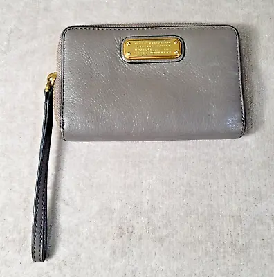 Marc By Marc Jacobs Classic Q Wingman Zip Around Wallet Wristlet Gray Taupe • $24.99