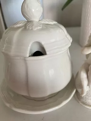 Villeroy & Boch - Elegant And Beautiful Manoir - Sugar/honey Pot 11x7.5cms Asnew • $90