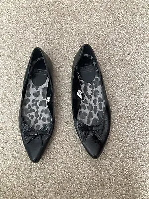 Merona Women’s Black Flats (size 6) • $12.99