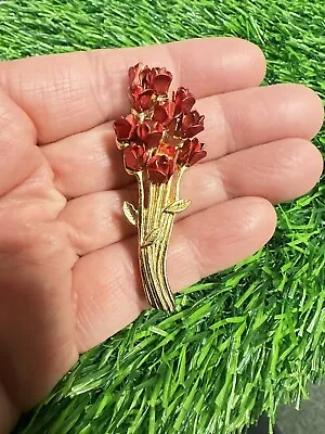 Vintage Gold Tone Deep Red Dozen Roses Flower Bouquet Brooch Pin • $8.35