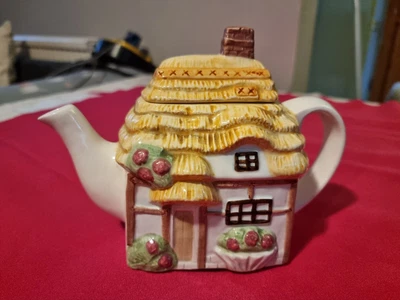 £0.99 • Buy Ex Display Cute Thatched Cottage Ornamental Teapot