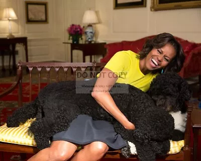 Michelle Obama Hugs Family Pets  Sunny  And  Bo  In 2014 - 8x10 Photo (zz-677) • $8.87