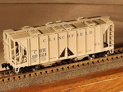 HO Clinchfield Covered Hopper #60024 Built 1946 Metal Wheels Gray • $11.50