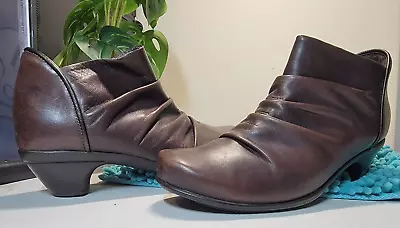 Women's Size 9 Naot Advanced Ankle Booties Brown • $28