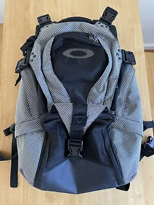 Oakley Icon Tactical Backpack Gray Black Wetdry Waterproof Vintage Field Gear • £156.57