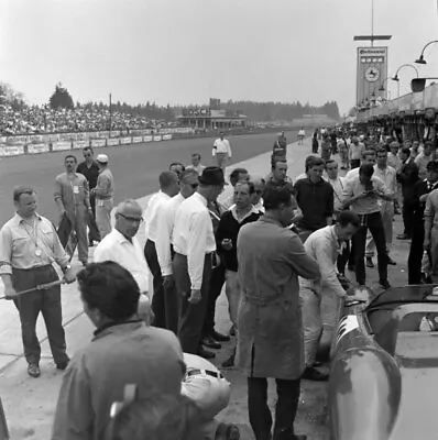 Innes Ireland Talks With His Team In The Pit Lane Sports Car 1964 Old Photo • £6.22