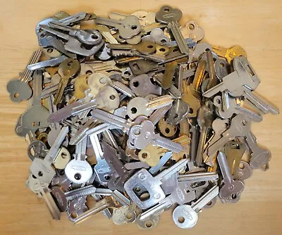 Lot Of 200 Vintage Key Blanks Automotive & More Wholesale Dealer NOS NORS Parts • $39.50