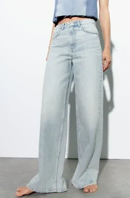 Zara Mid Rise Wide Leg Jeans US 6 • $35