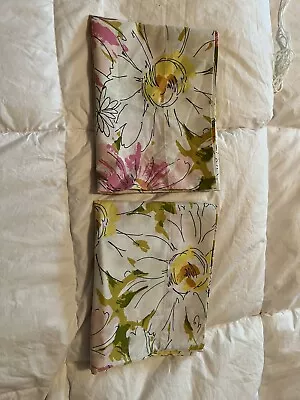 Vintage Retro Mod Pair Of Floral Percale Pillowcases Pink Daisy • $9.99