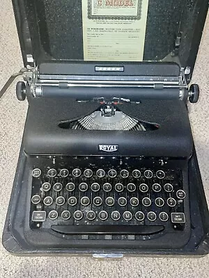 Vintage ROYAL ARROW Manual Typewriter W/ Carry Case • $89.99