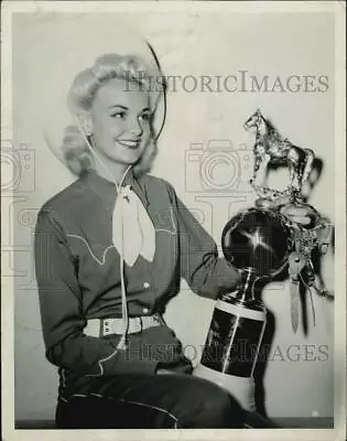 1950 Press Photo Barbara Moffett Holds Trophy At Children's Horse Show • $24.88