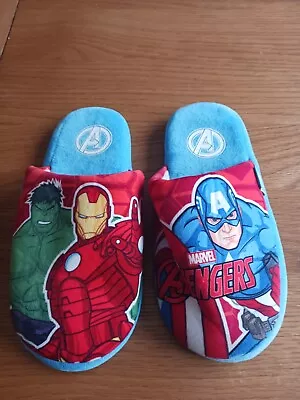 Boys Avengers Slippers Size 3 • £3