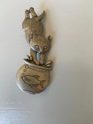 $8 • Buy Signed JJ Vintage CAT In FISH BOWL BROOCH Pin Fish Kitty Pewter Costume Jewelry