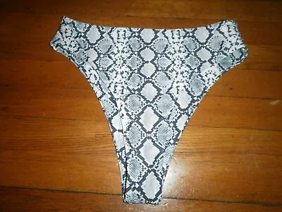 Zaful Pretty Sexy Cheeky Style Gray And White  Bikini Bottoms Size L  8 Hot!!!! • $8.99