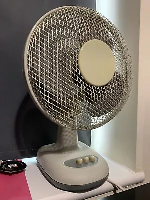 10 Inch Portable Desk Fan - White • £10