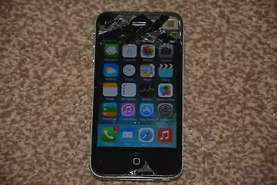 Apple IPhone 4 Black 16GB 02 CRACKED Front Camera Blurry • £9.95