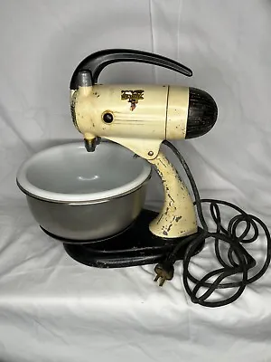 Vintage 1940s Sunbeam Mixmaster - 2 Bowls  2 Beater Sets Milk Shake Attachment • $24.95