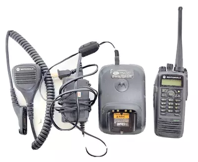 $399.99 • Buy Motorola Xpr 6550 Aah55qdh9la1an Two Way Radio W/ Cradle + Pmmn4025a Microphone