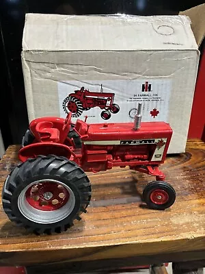 FARMALL INTERNATIONAL 706 TRACTOR 1/16th Ontario Toy Show MIB 1992 IH • $125.99