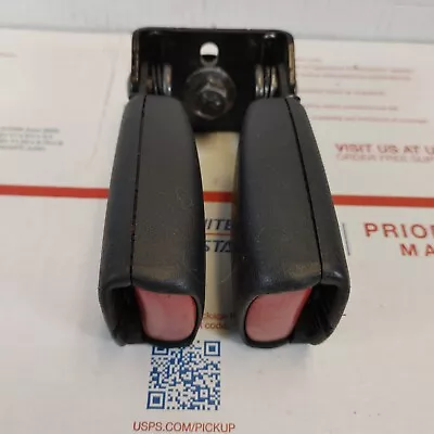 05 - 11 VOLVO S40 Passenger Right Rear Seat Belt Buckle W/ BOLT OEM • $37.15