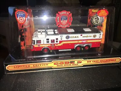 CODE 3 Collectibles #12702 City Of New York Heavy Rescue Truck Saulsbury Fire • £88.19