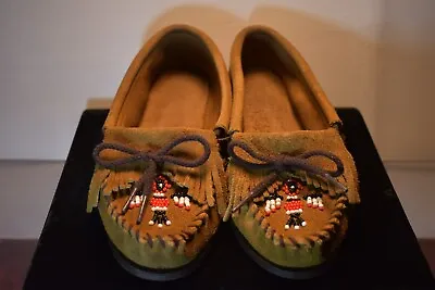 Minnetonka Moccasins Women’s 8 Brown Suede With Beaded Thunderbird Rare! • $29.99