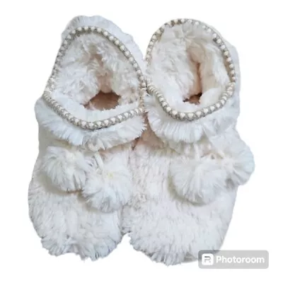 Original Muk Luks Women Size Small 5-6 White Fluffy Pom Pom Cotton Booties Shoes • $25