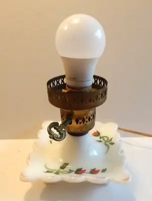 VINTAGE WHITE MILK GLASS TABLE LAMP BOUDOIR NIGHT STAND LIGHT W/flowers • $21.25