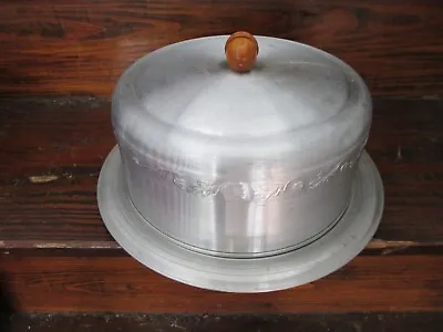 Vintage West Bend Aluminum Covered Cake Server Carrier Keeper Wooden Acorn Knob • $14.99