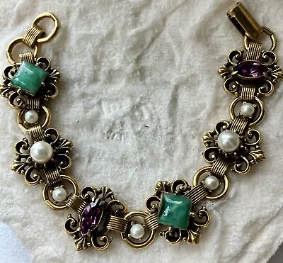 Vintage Faux Jade Rhinestone Mini Fleur De Lis Setting Gold Tone Bracelet • $35