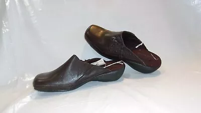 NEW Womens Size 6  * MERONA * Alana Brown Leather Clogs Mules Slip On Shoes S-82 • $31.99