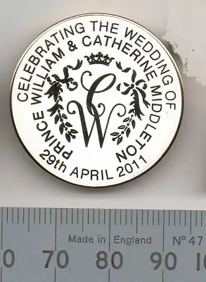 The Royal Wedding Of PRINCE WILLIAM & KATE MIDDLETON  Commemorative Badge • £4.99