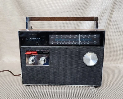 $32 • Buy Vintage LLOYD'S Solid State 4 Band Radio 9N61W-16A