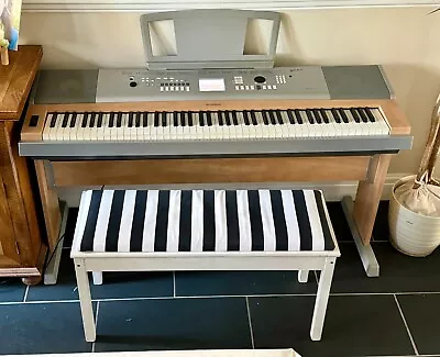 Yamaha DGX-620 Portable Grand Digital Piano Plus Long Stool • £260