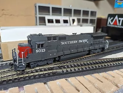 CS: Custom Detailed Walthers Trainline GE B39-8: SP Southern Pacific #8013 • $89.95