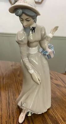  CASCADES  Porcelanas LADY FIGURINE Made In Spain. 10 1/2”H. Blue & White Tan • $29