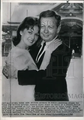 1966 Wirephoto Singer Mel Torme And Actress Janette Scott Married Today 10X7 • £18.99