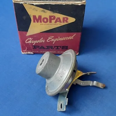 $44.99 • Buy NOS Mopar # 2095275 Distributor Vacuum Advance Plymouth Dodge Appl 1960 Up