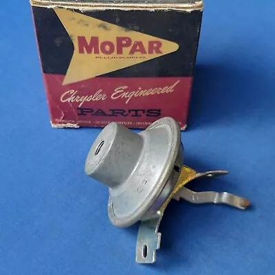 NOS Mopar # 2095275 Distributor Vacuum Advance Plymouth Dodge Appl 1960 Up • $44.99