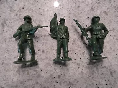 Vintage 3 Hard Plastic Toy WW-2  Army Soldiers BT Bergen • $6