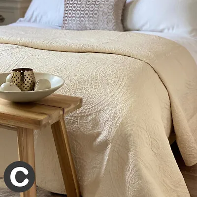 Luxury Hotel Venetian Embroidered Elegant Cream Beige Quilted Bedspread Throw • £54.95