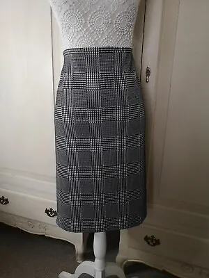 M&S Collection Size 18 Tall Black And White Hounds Tooth Stretch Pencil Skirt • £2.99