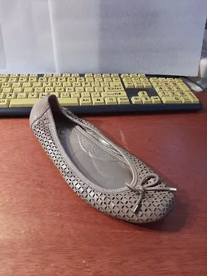 Me Too Women's Flats With Snake Skin Light Brown Size7.5 PreLoved Good Condition • $32