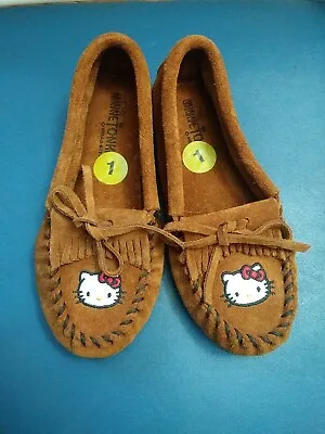 Girls Hello Kitty Minnetonka Suede Moccasins Size 1 Limited Edition Embroidery • $30