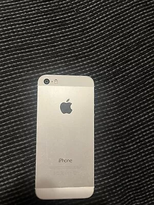 Apple IPhone 5 - 16GB - White & Silver (EE) A1429 (GSM) • £4.99