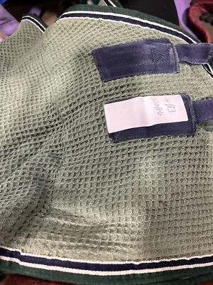 £8 • Buy 4 Ft3 Waffle Rug Perfect Condition Washed 
