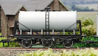 Dapol A021 - 6 Wheel Milk Tanker 00 Gauge - Unpainted Plastic Wagon - T48 Post • £17.99