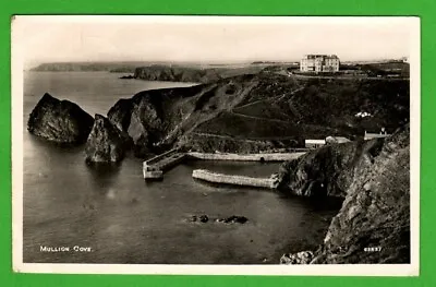 271613  Postcard  MULLION COVE  Cornwall • £1.77