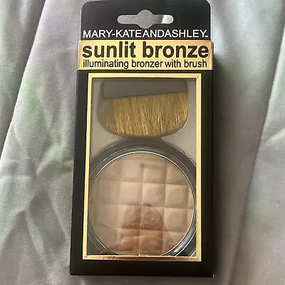 Mary-Kate And Ashley Sunlit Bronze Illuminating Bronzer W/Brush 603 • $10