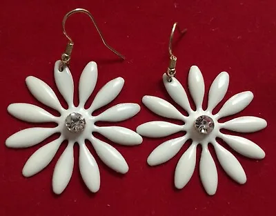 Very Pretty Large White Daisy Dangle Earrings 50s 60s Retro • £4.59